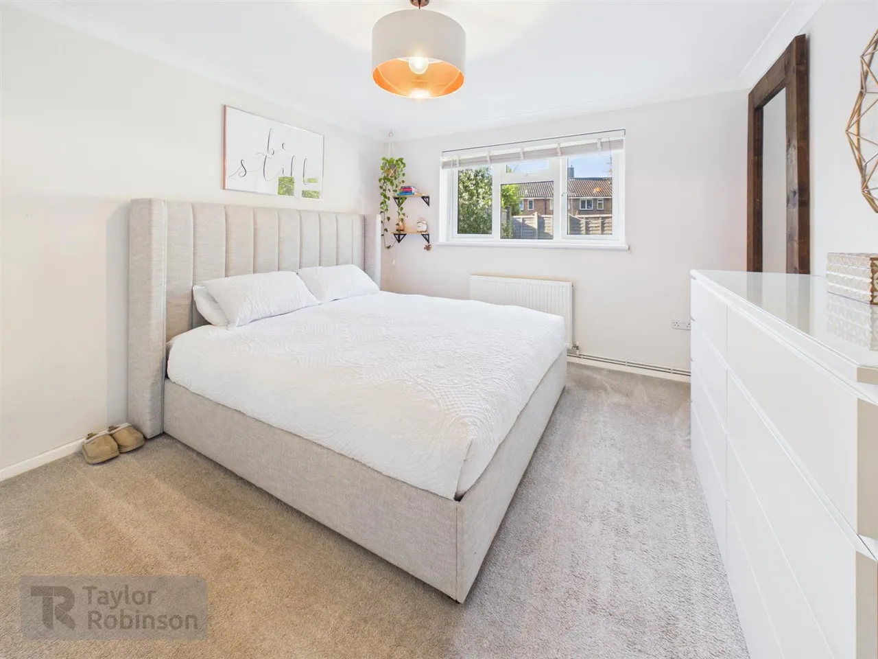 Warren Drive, Ifield, RH11, photo 6