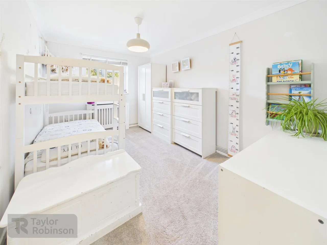 Warren Drive, Ifield, RH11, photo 9