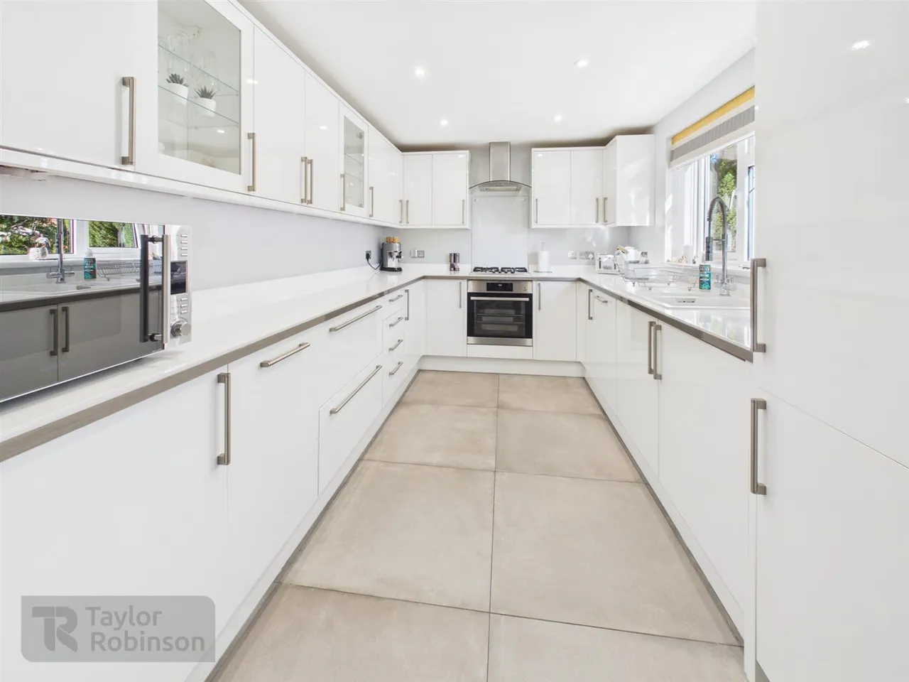 Warren Drive, Ifield, RH11, photo 3