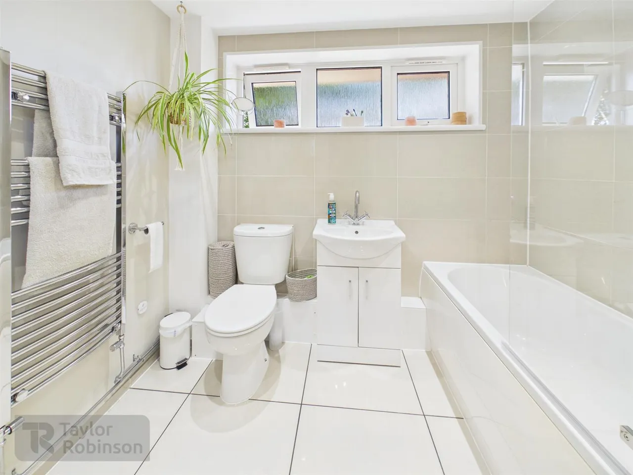 Warren Drive, Ifield, RH11, photo 4