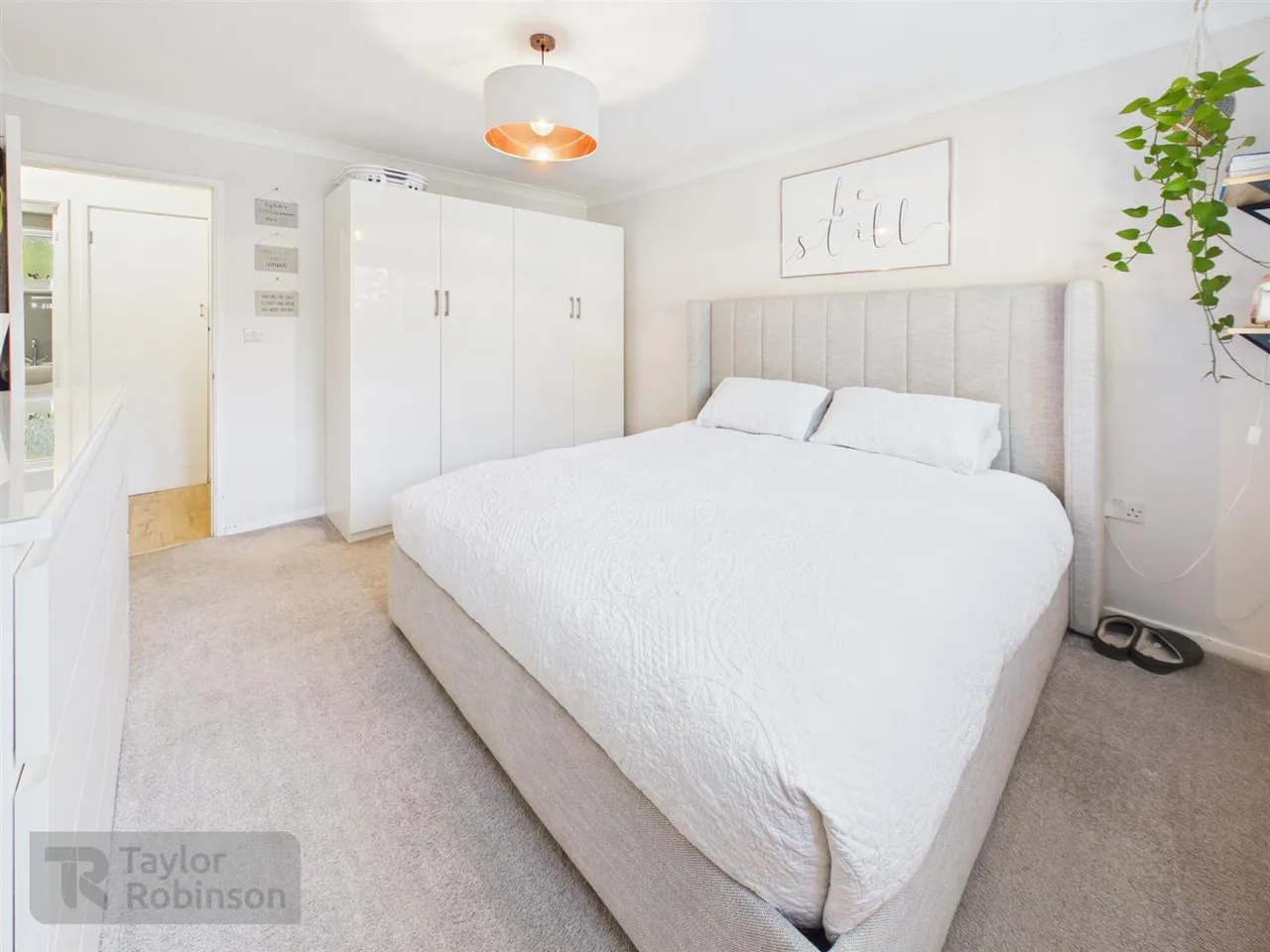 Warren Drive, Ifield, RH11, photo 7