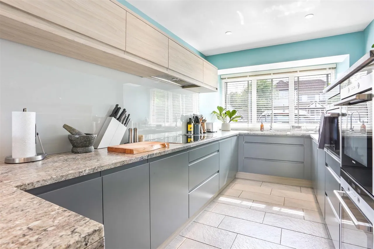 Albury Avenue, Cheam, SM2 7JT, photo 11