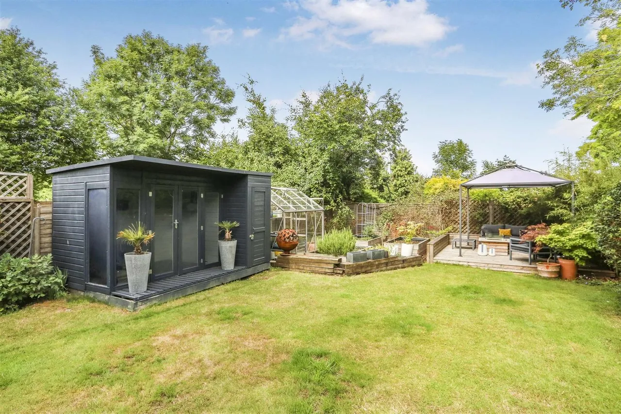 Albury Avenue, Cheam, SM2 7JT, photo 17