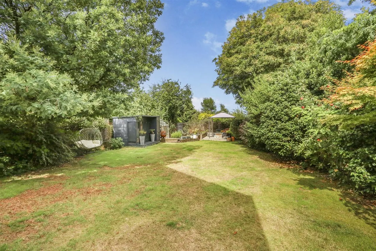 Albury Avenue, Cheam, SM2 7JT, photo 16