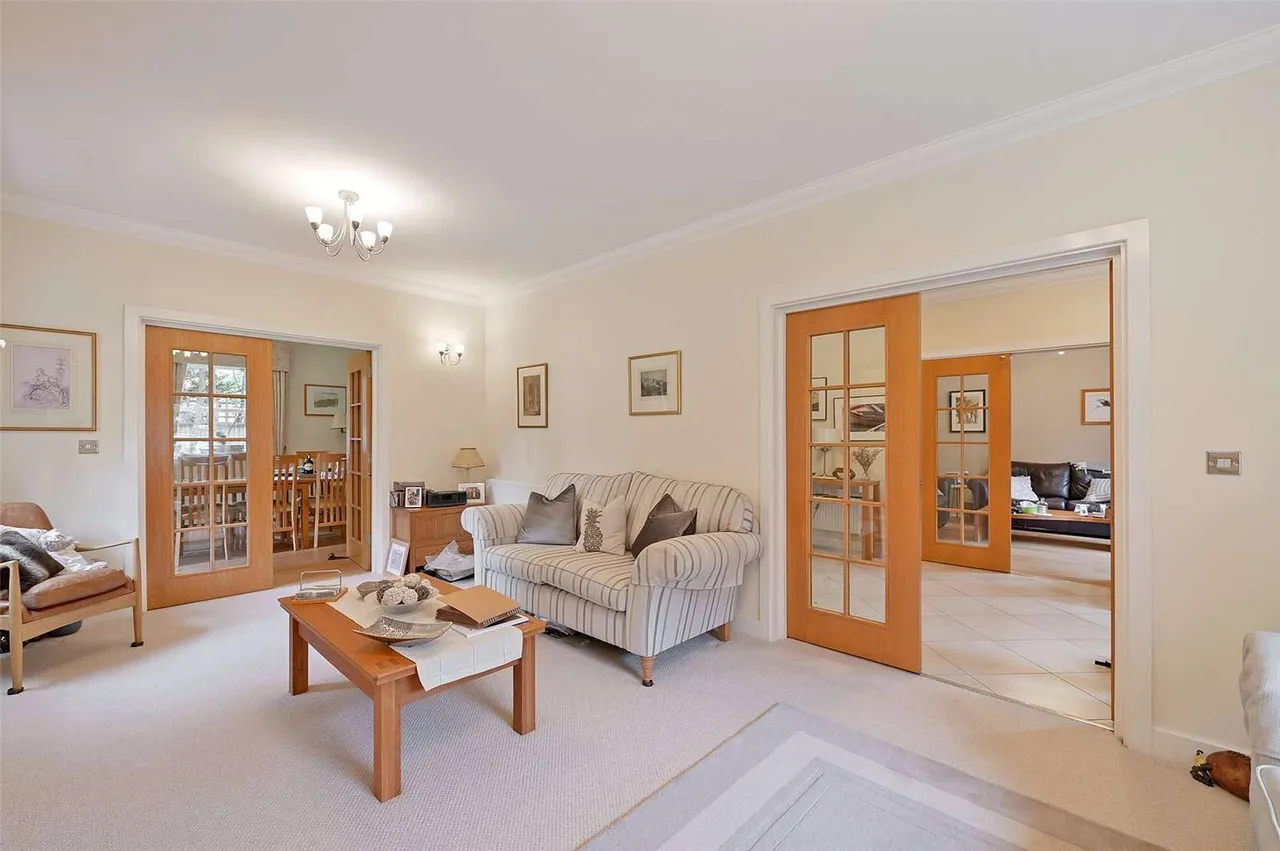 Longbourn, Windsor, Berkshire, SL4 3TN, photo 2
