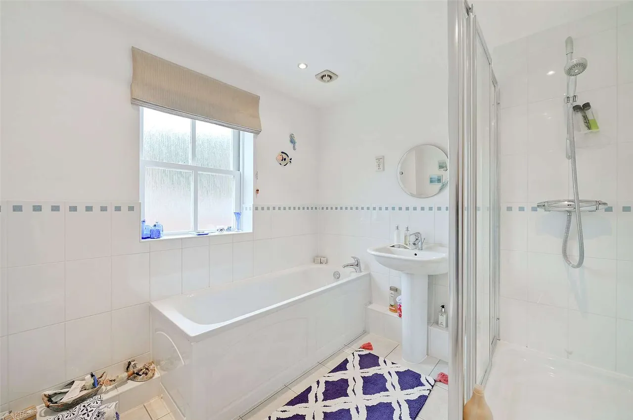 Longbourn, Windsor, Berkshire, SL4 3TN, photo 8