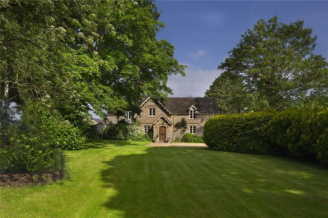 5 bed house for sale — Middleton Stoney, Bicester, Oxfordshire, OX25 4AP