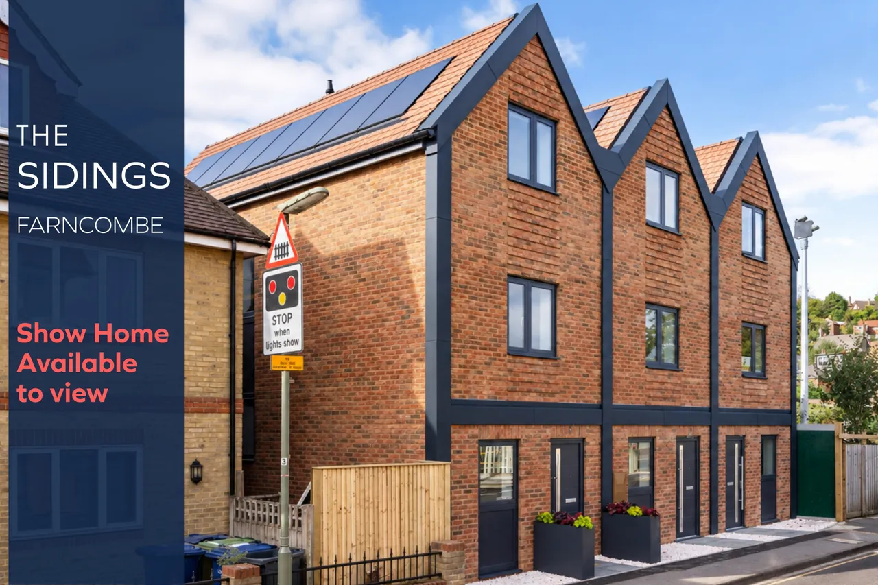 3 bed house for sale — The Sidings, Farncombe Street, Godalm...