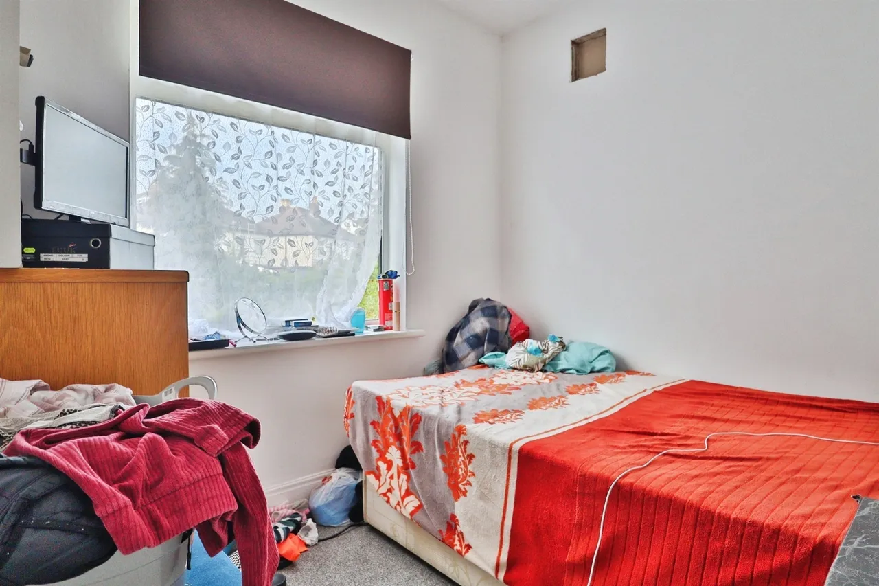 Gipton Wood Road, LEEDS, photo 9