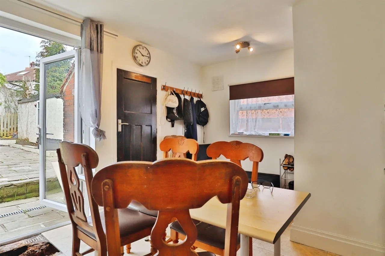 Gipton Wood Road, LEEDS, photo 4