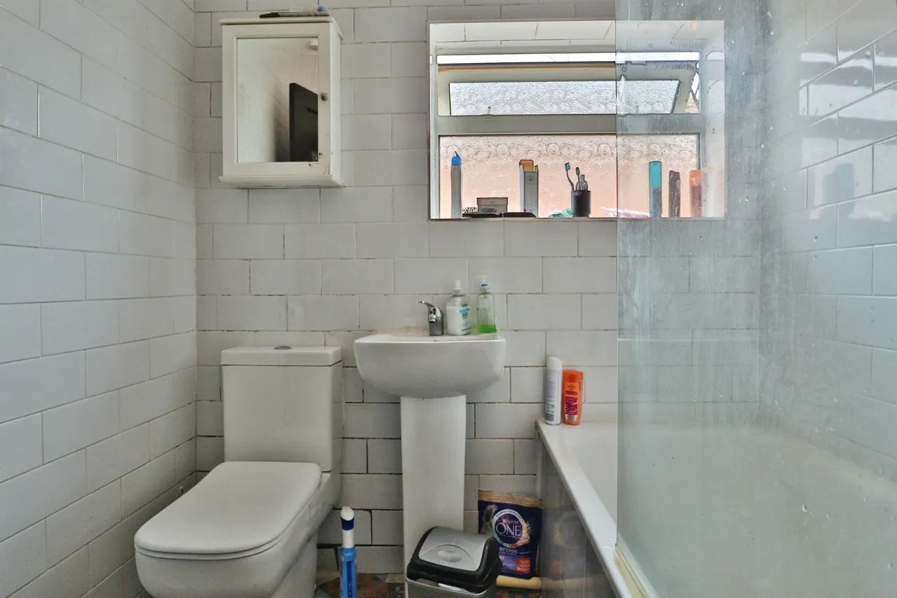 Gipton Wood Road, LEEDS, photo 11
