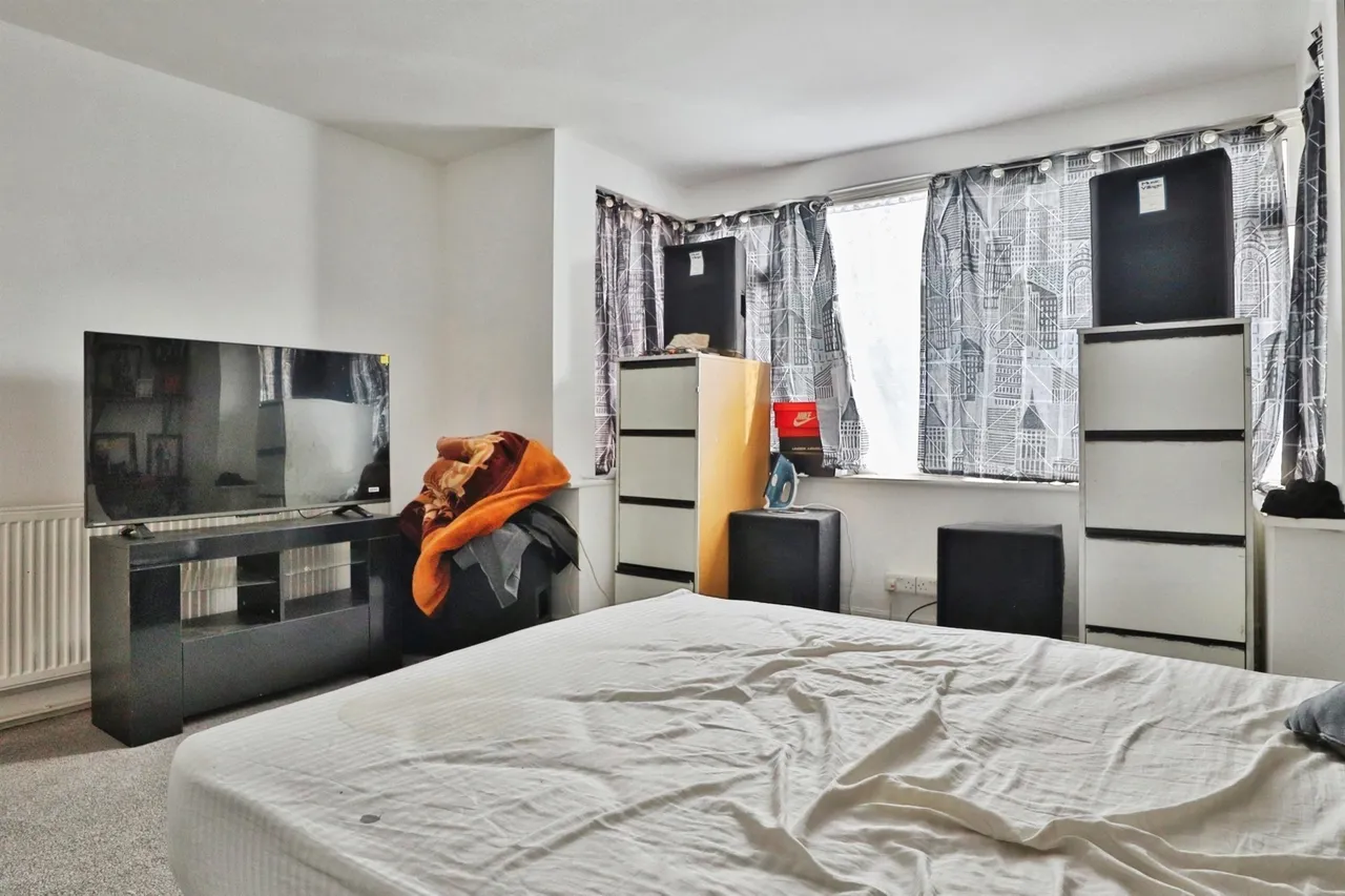 Gipton Wood Road, LEEDS, photo 6