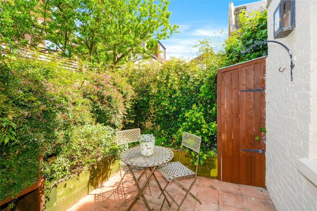 Church Crescent, Victoria Park Village, London, E9 7DH, photo 6