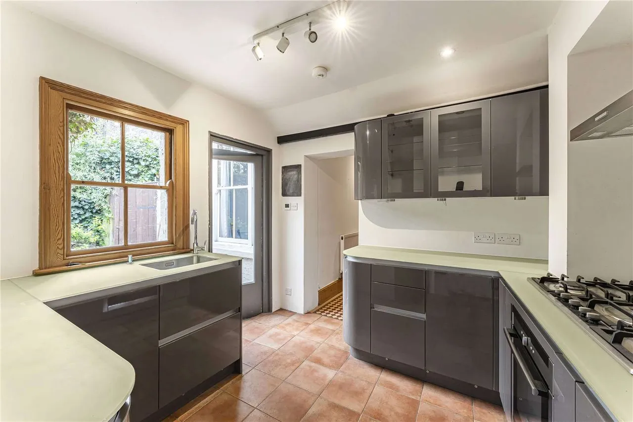 Church Crescent, Victoria Park Village, London, E9 7DH, photo 2