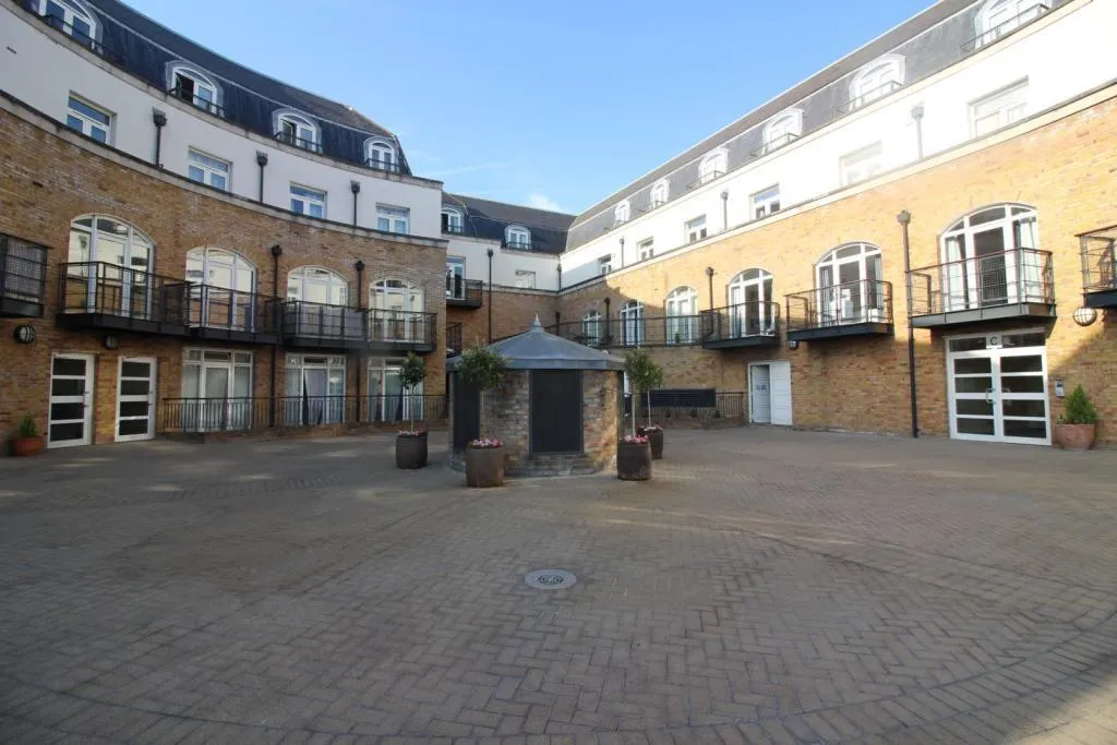 Clarence Street, Staines-Upon-Thames, London, TW18 4BU, photo 7