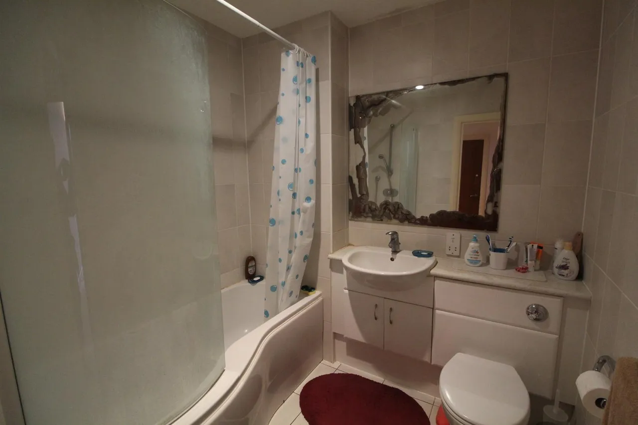 Clarence Street, Staines-Upon-Thames, London, TW18 4BU, photo 6