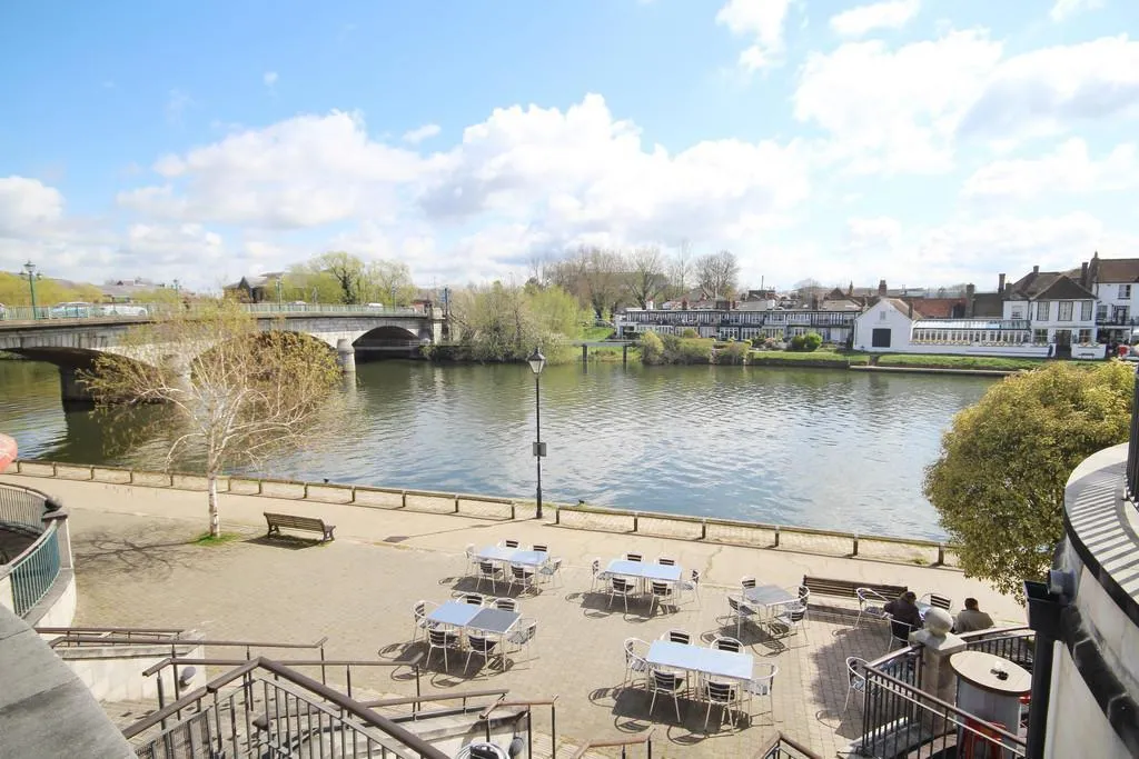 Clarence Street, Staines-Upon-Thames, London, TW18 4BU, photo 2