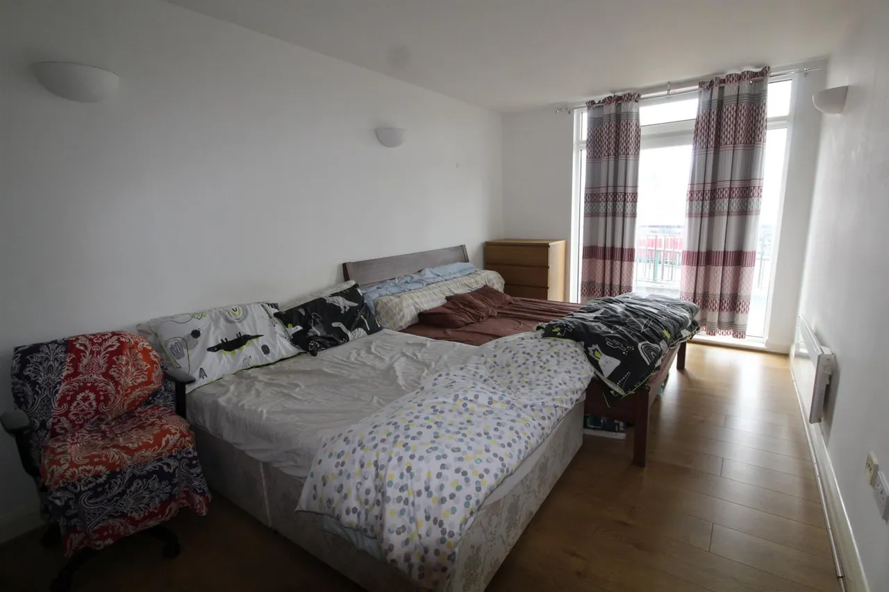 Clarence Street, Staines-Upon-Thames, London, TW18 4BU, photo 5