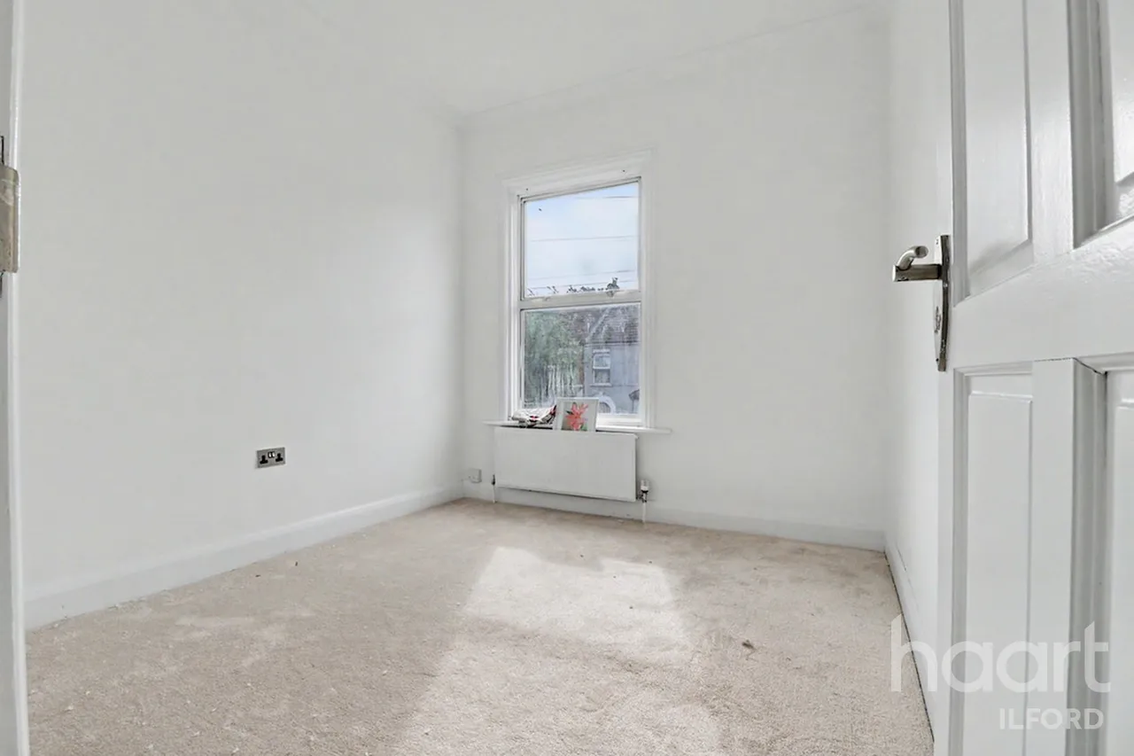 Bedford Road, IG1, photo 5