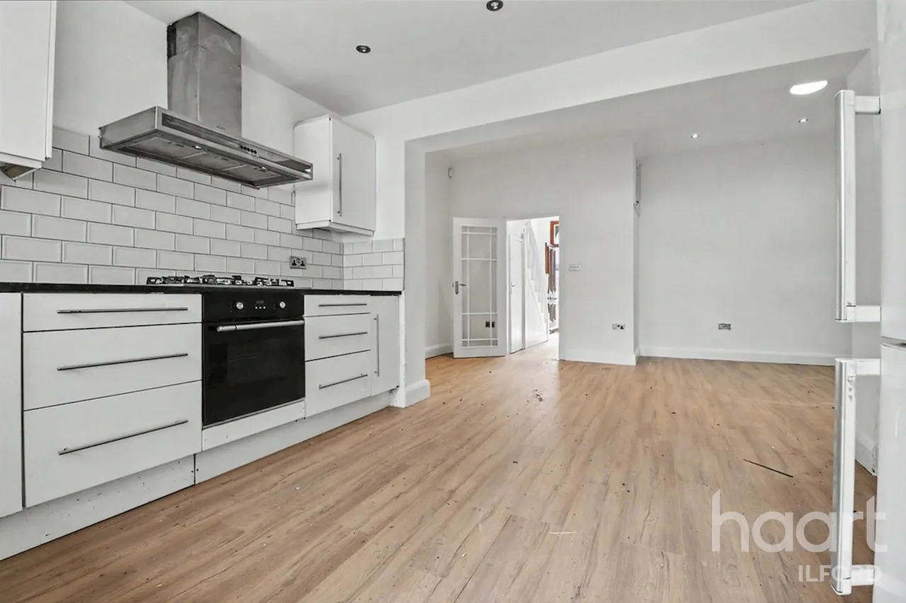 3 bed house to rent, Bedford Road, IG1