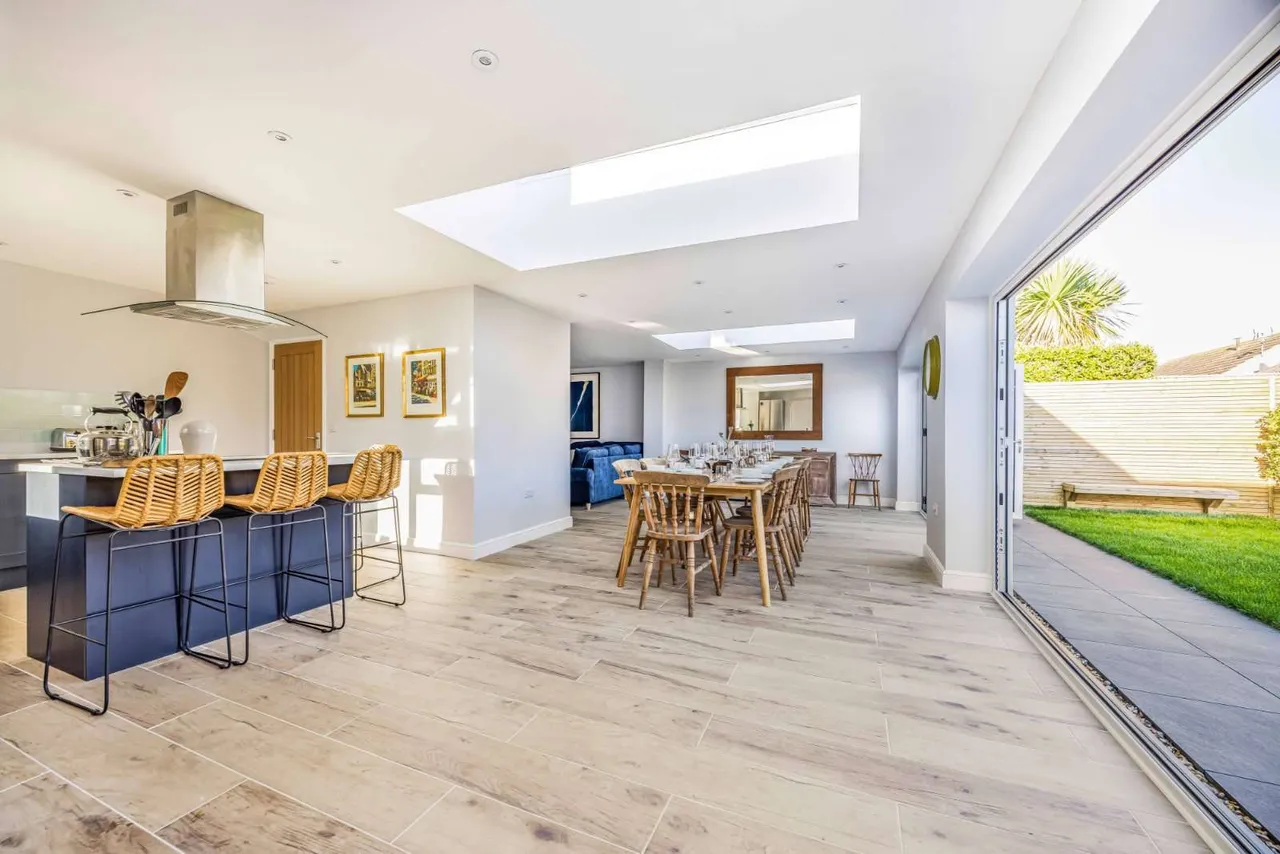 First Avenue, Bracklesham Bay, Chichester, West Sussex, PO20 8LA, photo 5