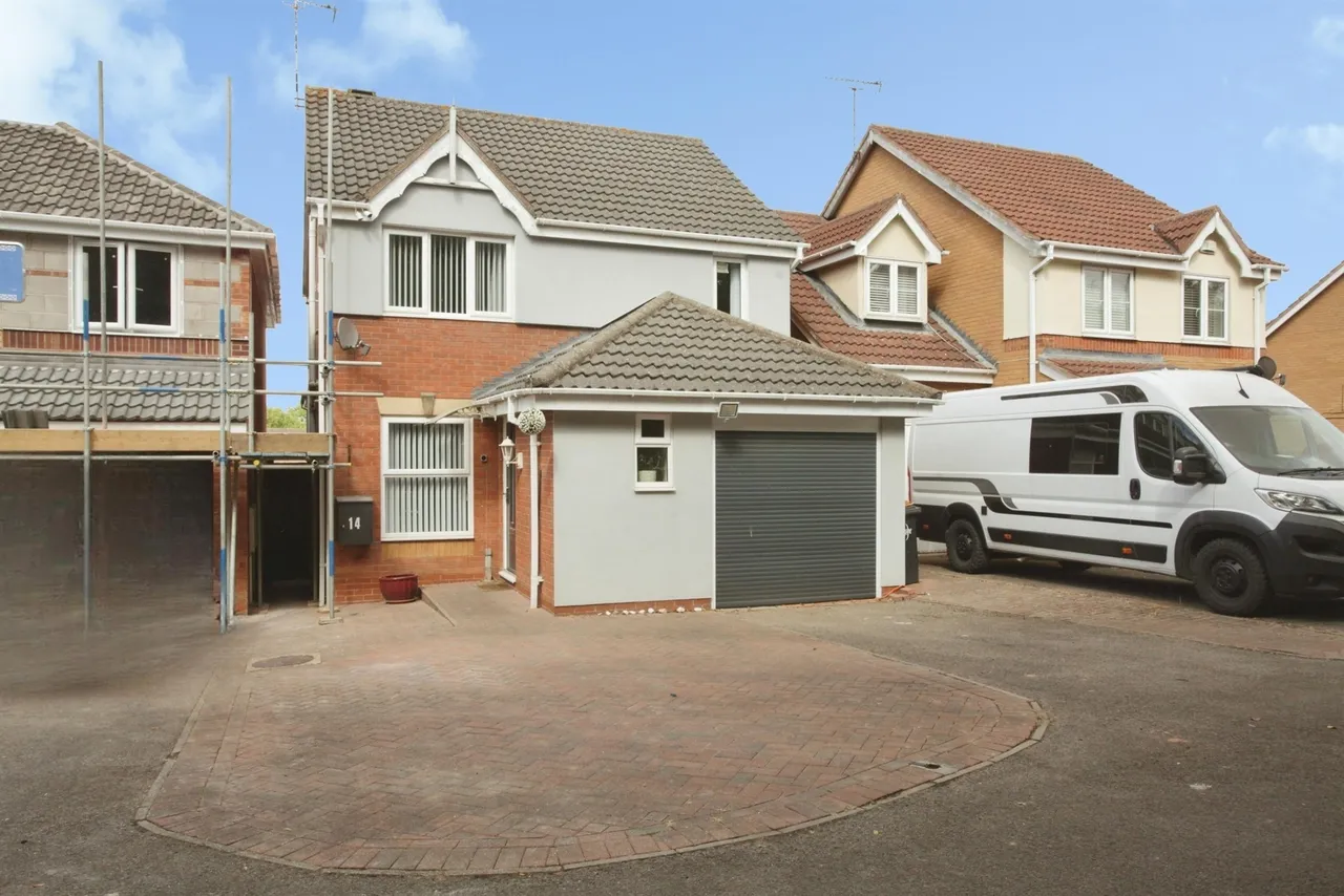 3 bed house for sale — Furrow Close, Rugby