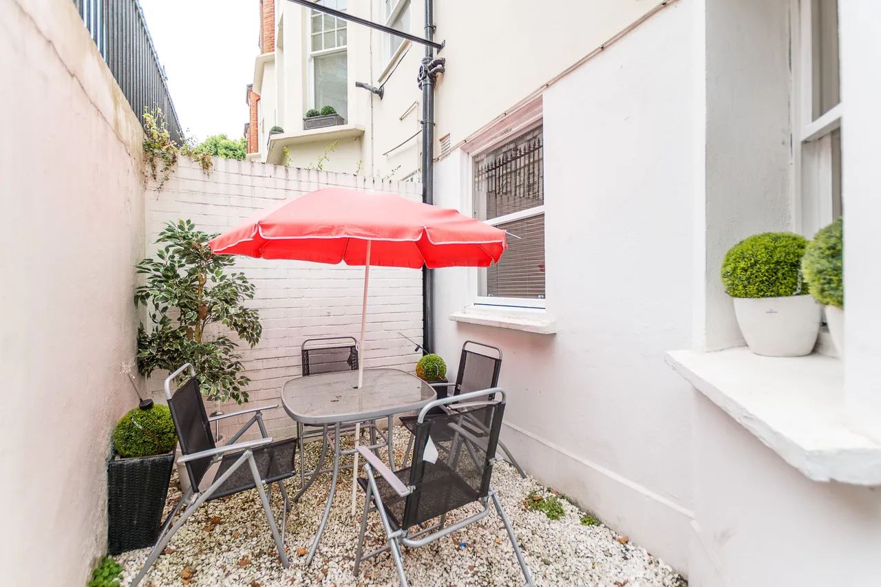 Flat 11, 47 Elm Park Gardens, London, photo 8