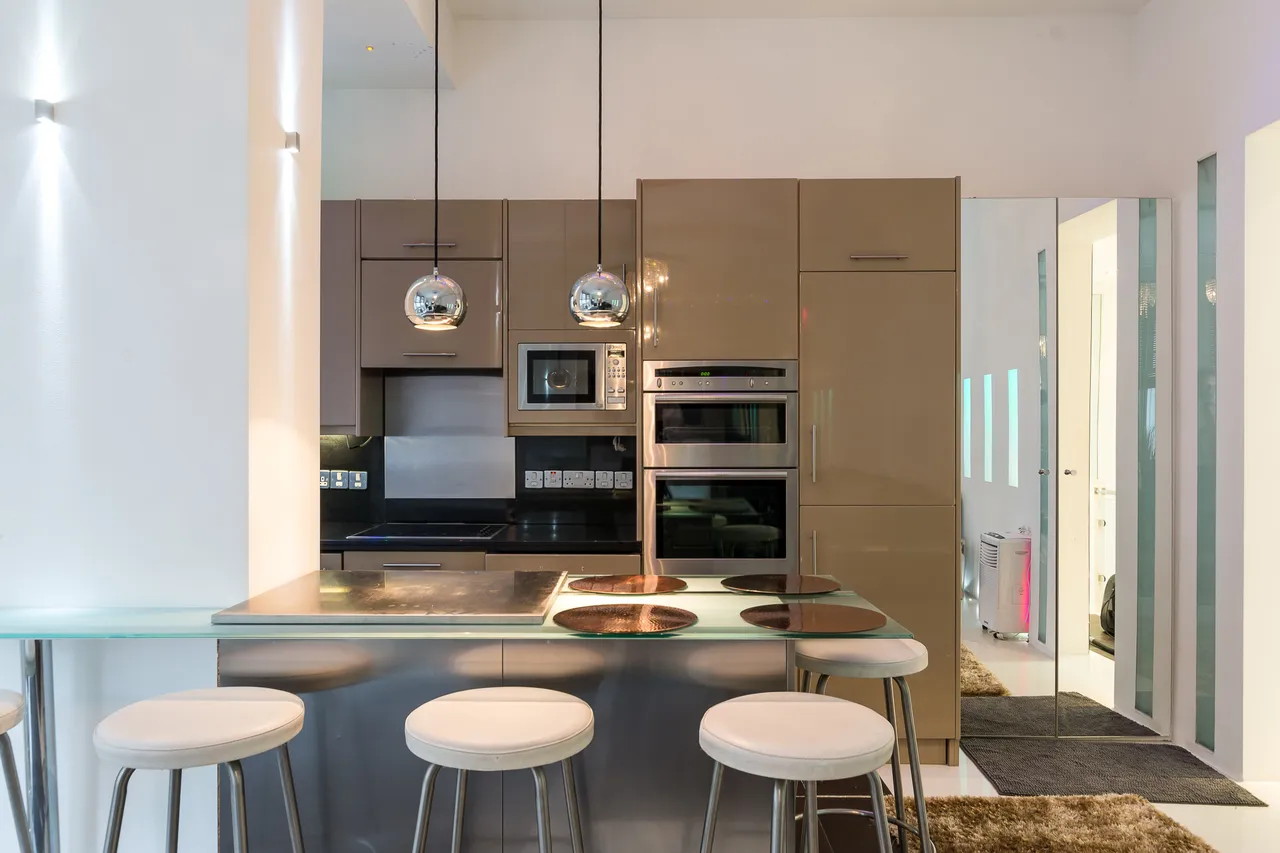 Flat 11, 47 Elm Park Gardens, London, photo 7