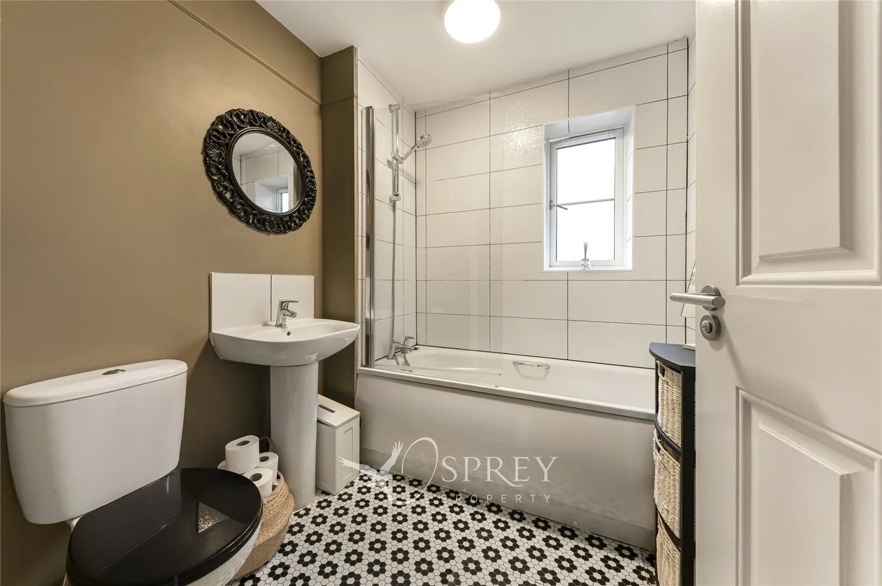Dyrham Place, Oakham, LE15, photo 9