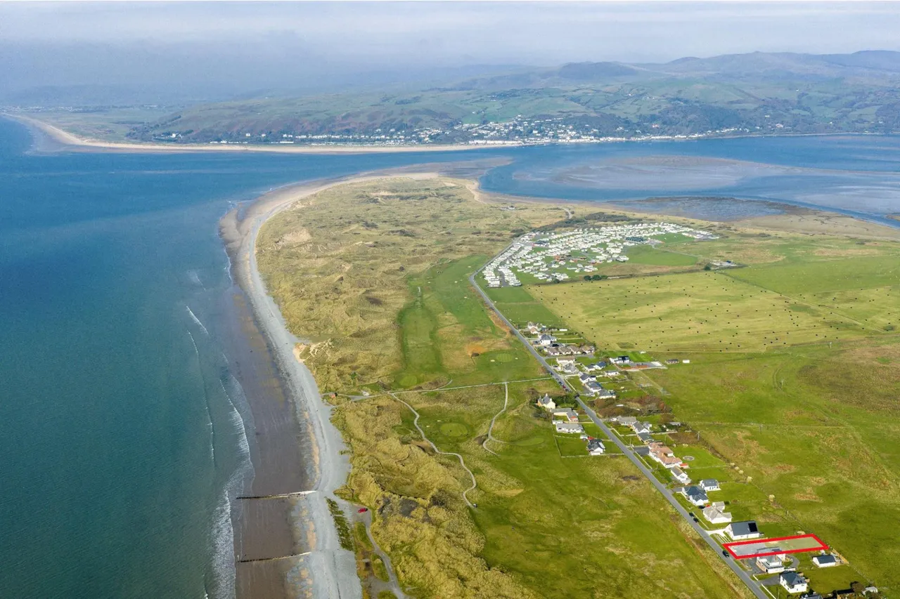 Twyn Uchaf, Ynyslas, SY24, photo 3