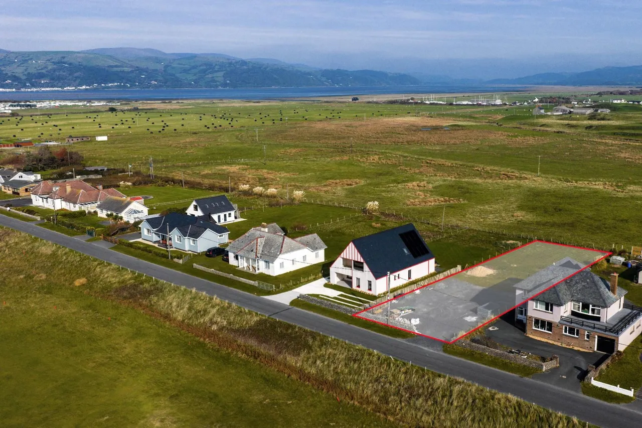 4 bed plot for sale, Twyn Uchaf, Ynyslas, SY24
