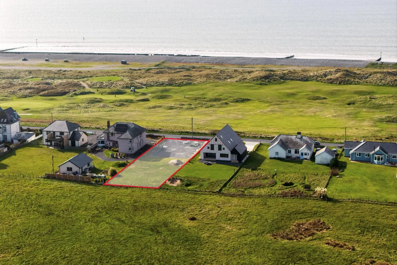 Twyn Uchaf, Ynyslas, SY24, photo 4