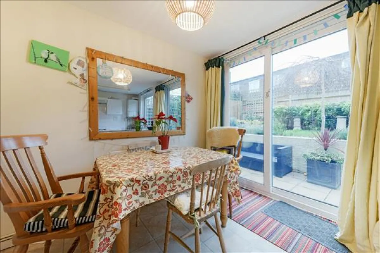 Arabella Drive, Barnes, photo 5