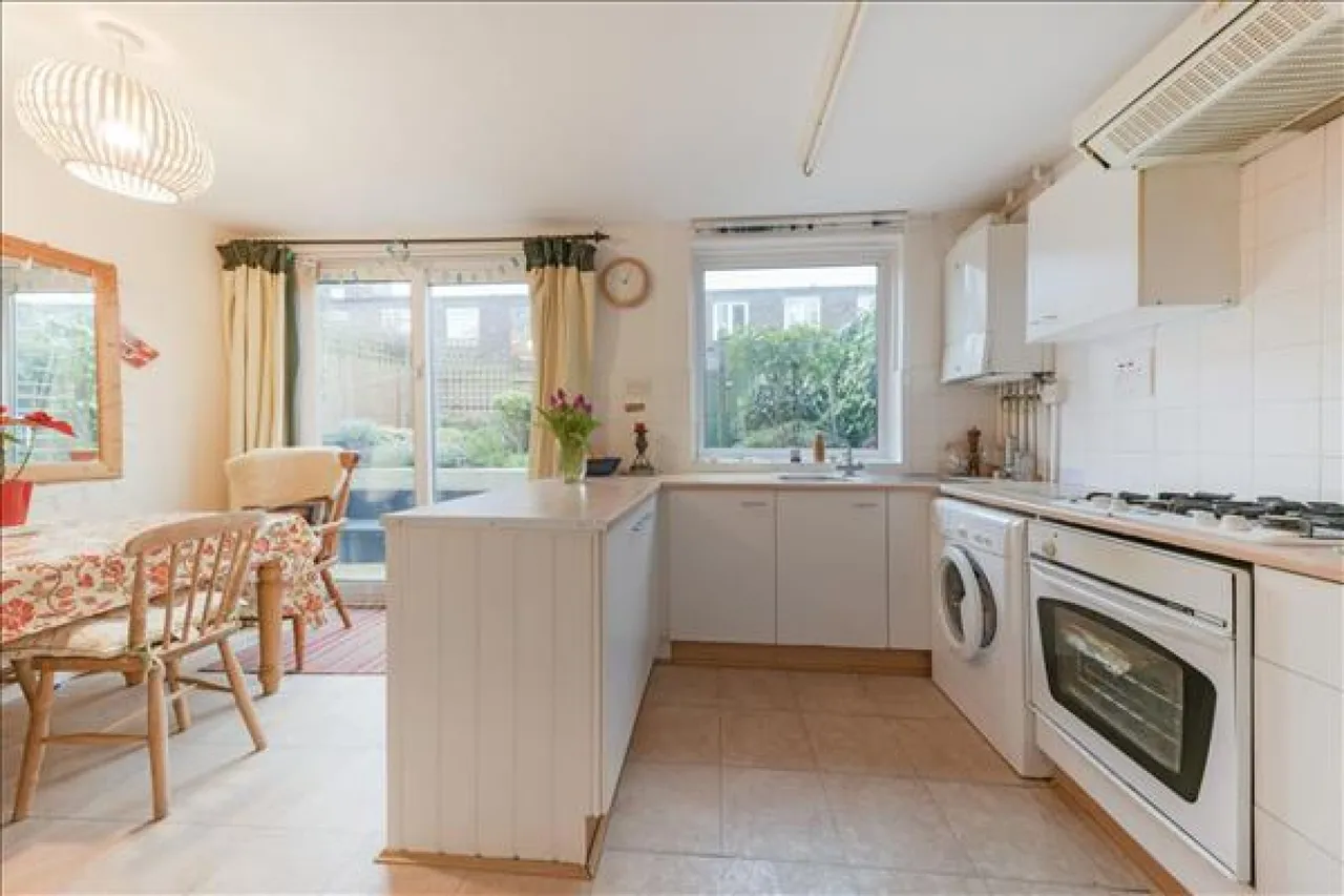 Arabella Drive, Barnes, photo 4
