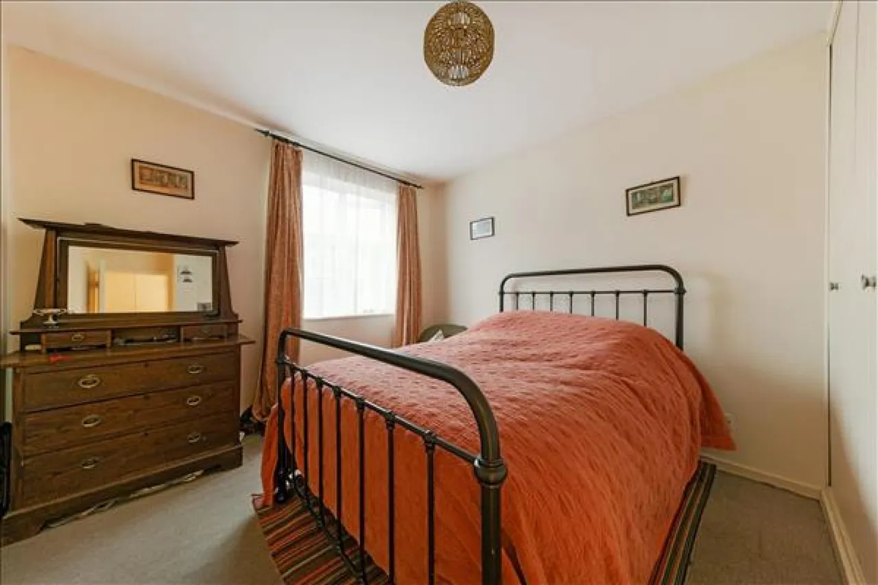 Arabella Drive, Barnes, photo 8