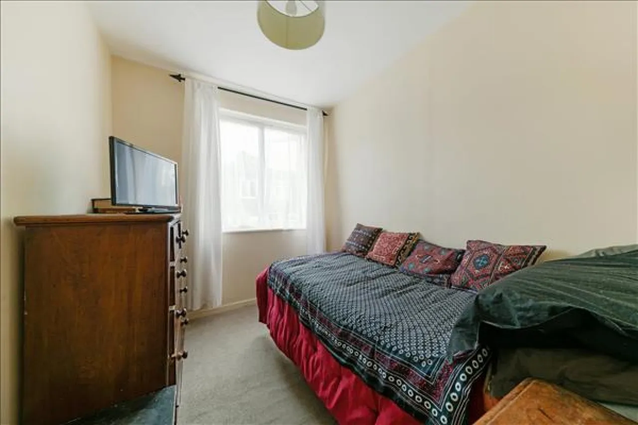 Arabella Drive, Barnes, photo 10