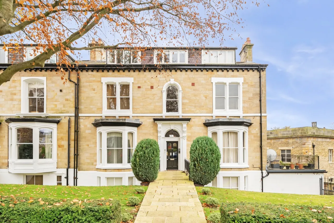 3 bed flat for sale, Swan Road, Harrogate, HG1