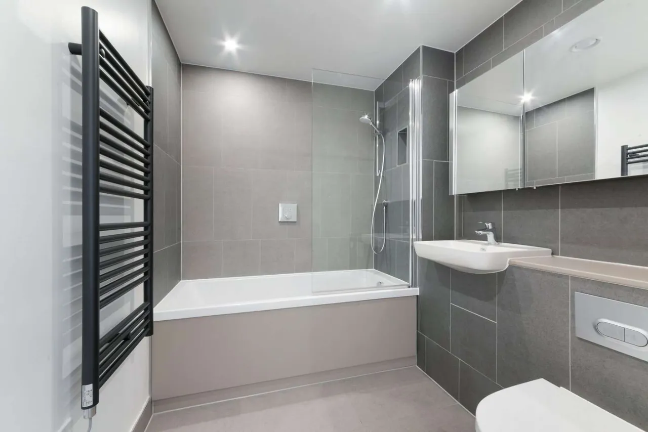 Plaistow Road, London, E13, photo 8