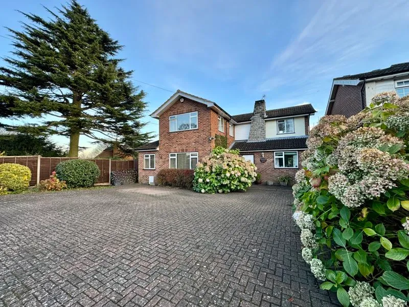 3 bed house for sale — Totteridge Road, High Wycombe HP13 7LW