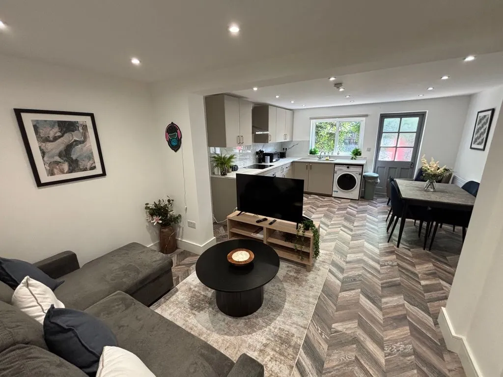 Longfellow Road, Worcester Park KT4 8BD, photo 2