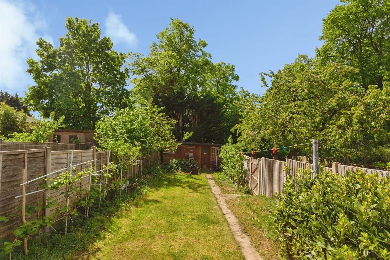 Hagden Lane, Watford, photo 10