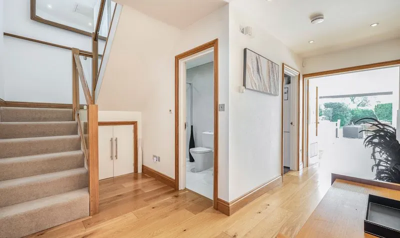 West Farm Close, Ashtead, KT21, photo 8