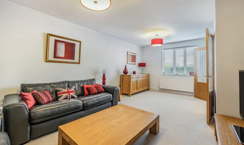 West Farm Close, Ashtead, KT21, photo 9