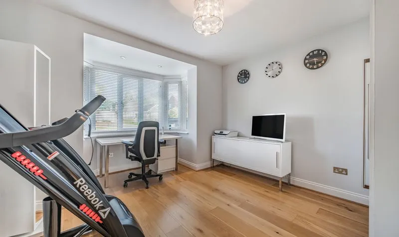 West Farm Close, Ashtead, KT21, photo 10