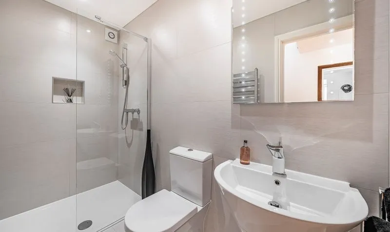 West Farm Close, Ashtead, KT21, photo 12