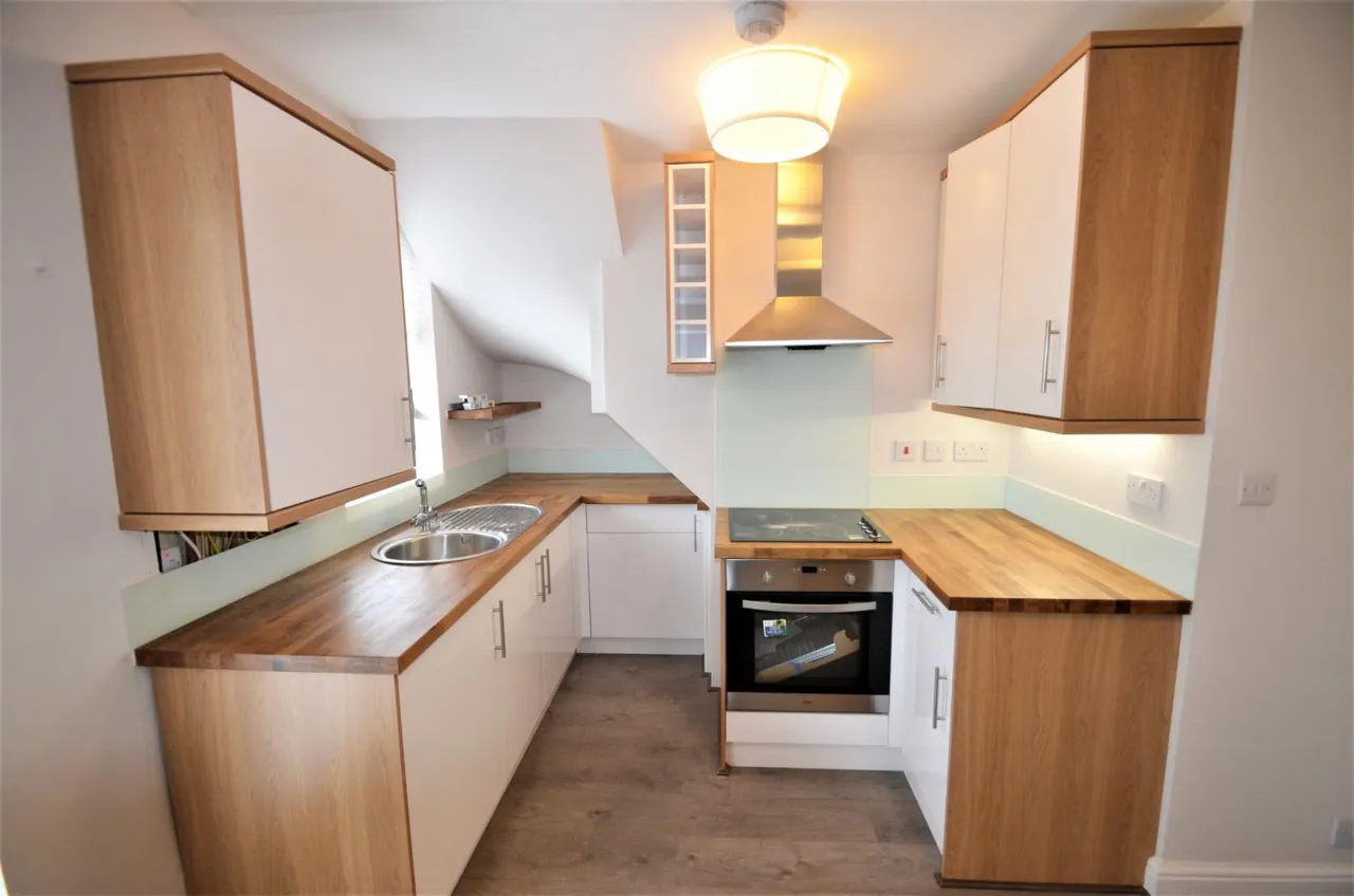 Victoria Road, Mill Hill, photo 2