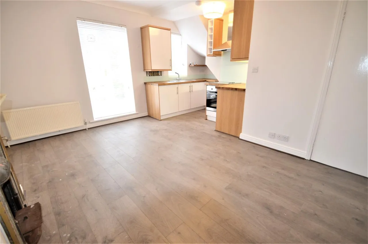 Victoria Road, Mill Hill, photo 3