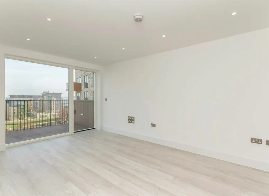 Lakeside Drive, Acton, NW10, photo 2