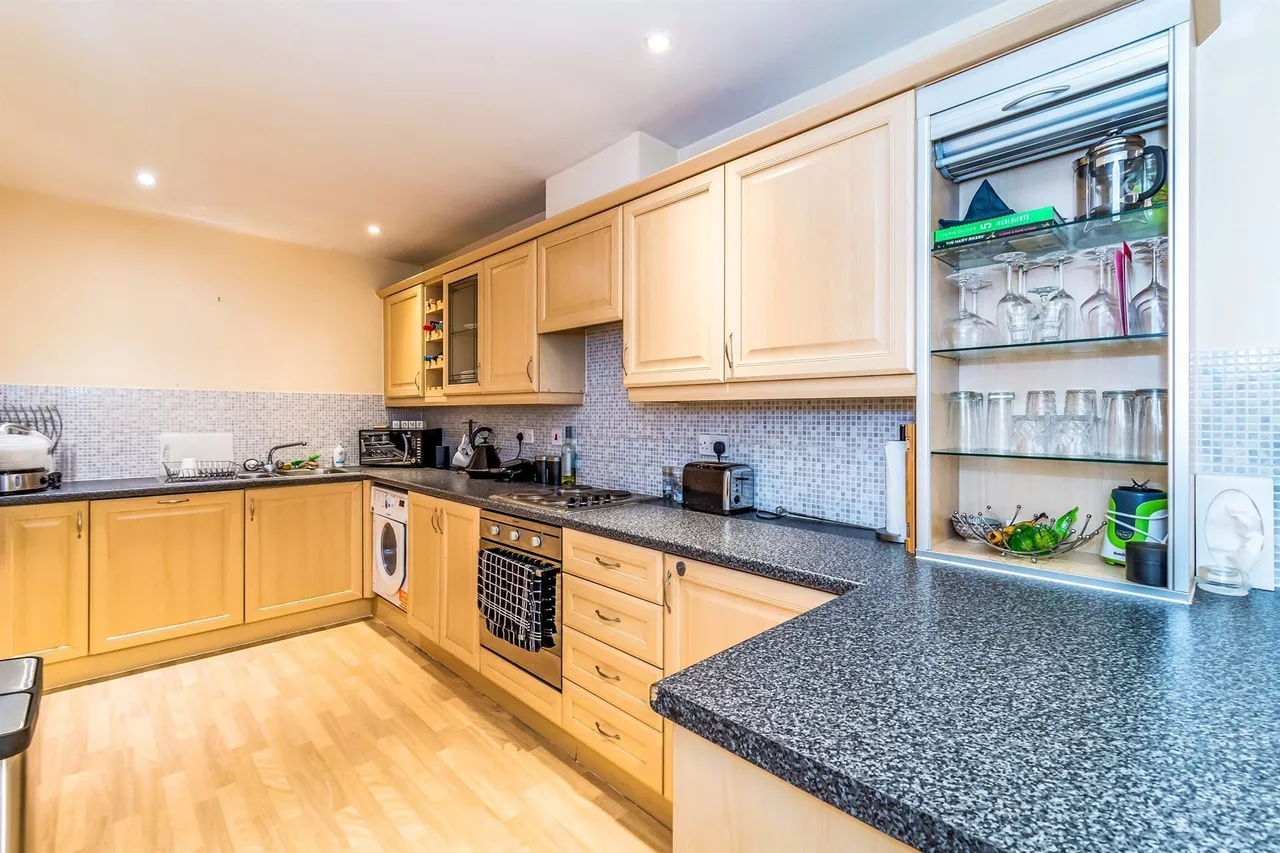 Hawkswood Road, Bitterne, Southampton, photo 4