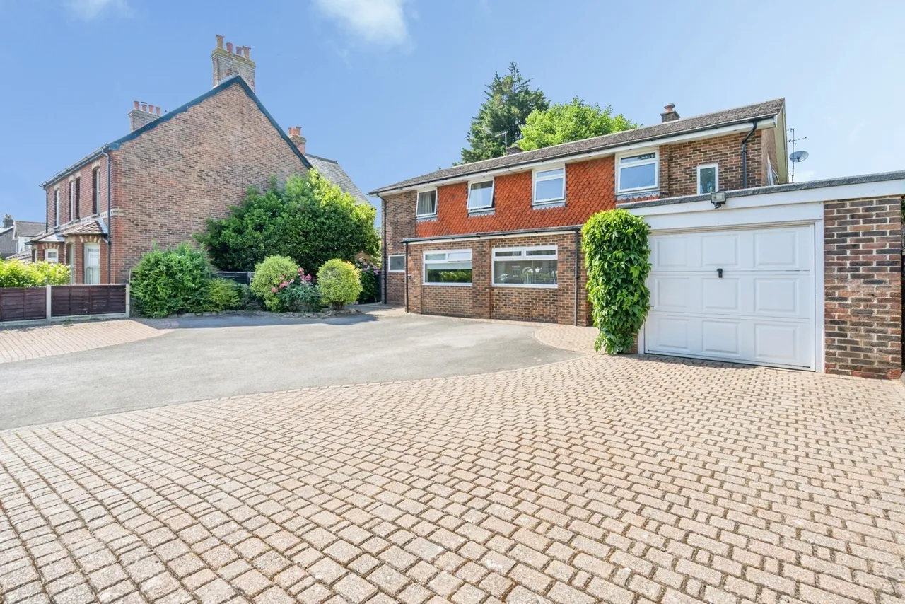 4 bed house for sale, Stockbridge Road, Chichester, PO19